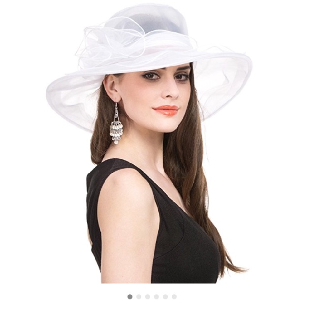 Beautiful white hat! Perfect for tea!
